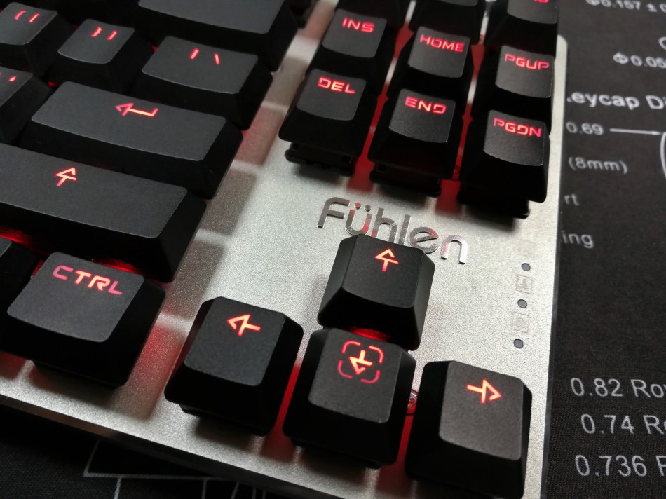 Fuhlen G87 Keycaps with Red Light